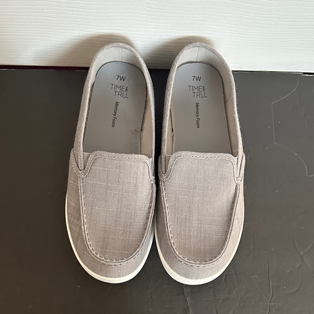 Time and Tru women’s Moccasins